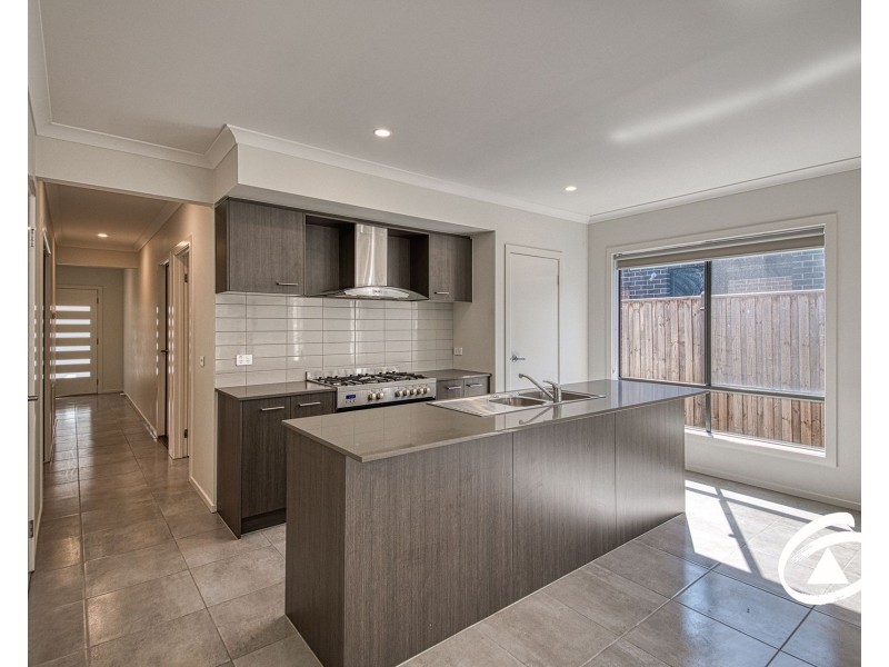 16 Gaston Loop, Officer VIC 3809