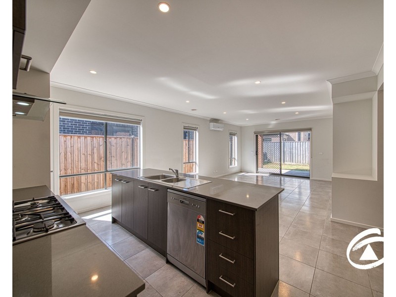 16 Gaston Loop, Officer VIC 3809