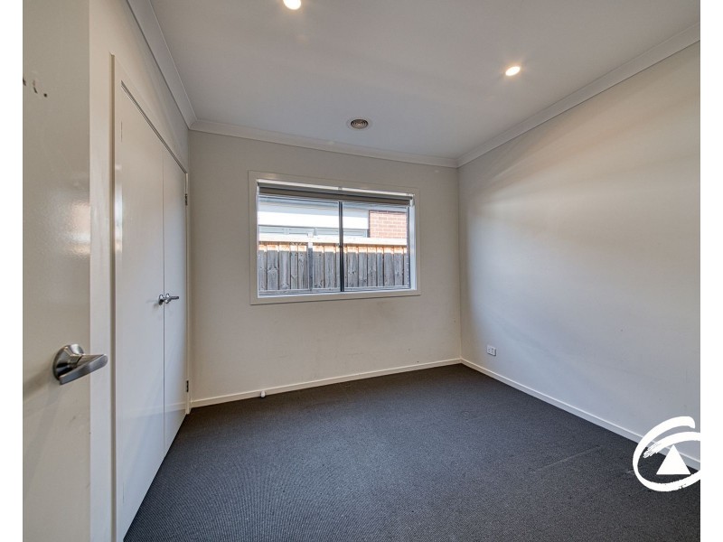 16 Gaston Loop, Officer VIC 3809