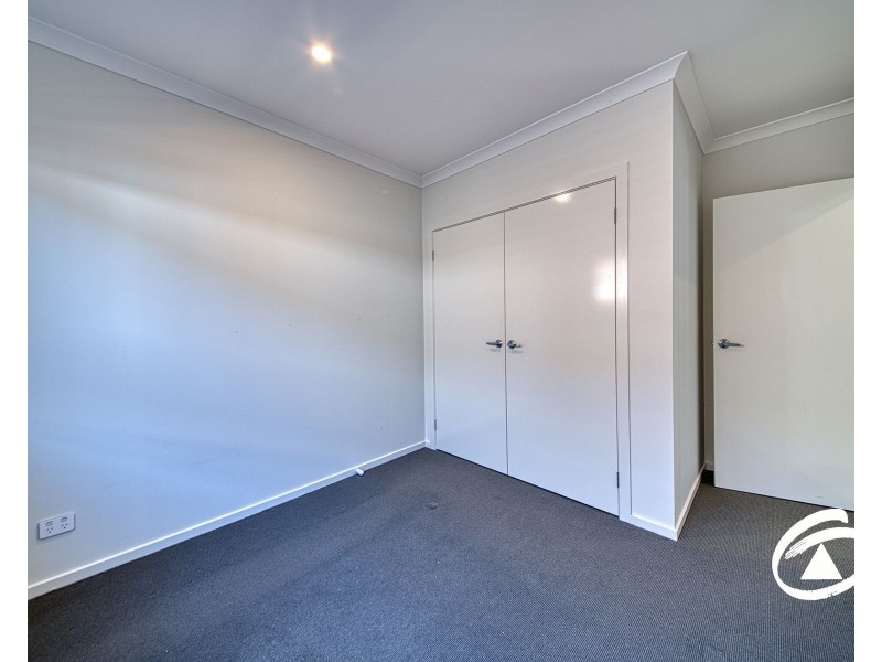 16 Gaston Loop, Officer VIC 3809