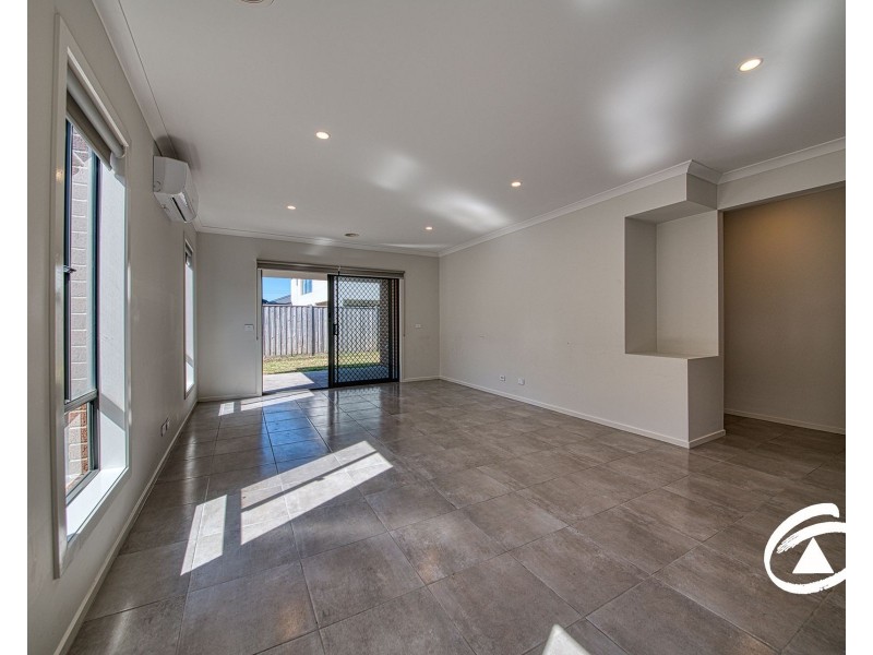 16 Gaston Loop, Officer VIC 3809