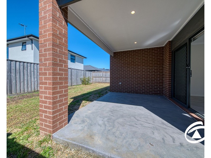 16 Gaston Loop, Officer VIC 3809