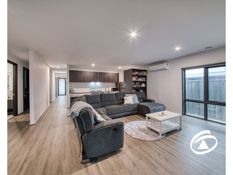 21 Verbier Road, Pakenham VIC 3810