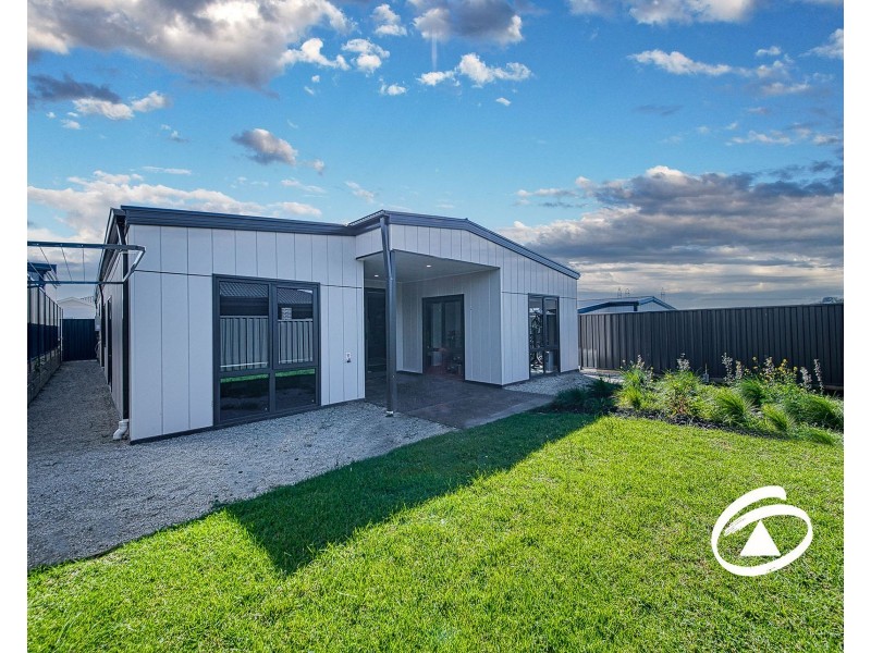 21 Verbier Road, Pakenham VIC 3810