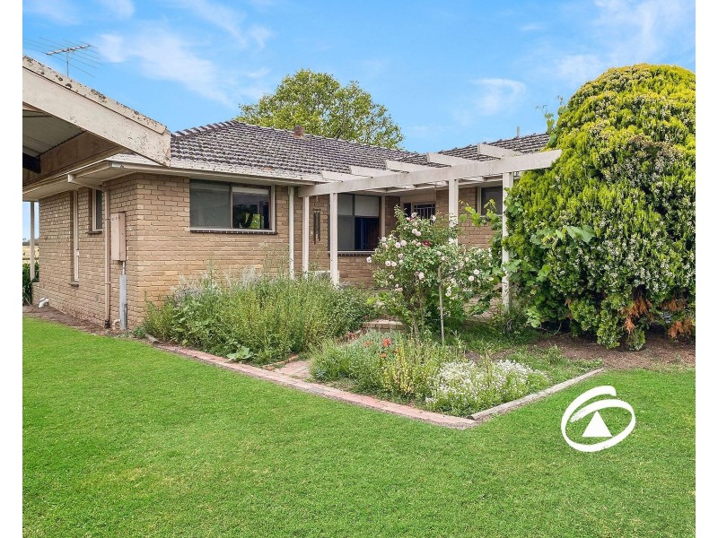 885 McDonalds Drain Road, Pakenham South VIC 3810