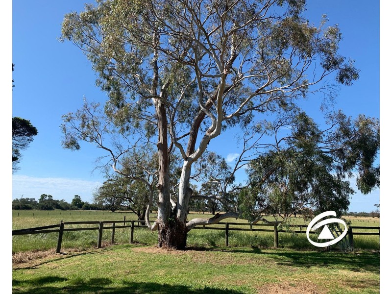 885 McDonalds Drain Road, Pakenham South VIC 3810