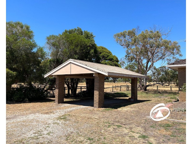885 McDonalds Drain Road, Pakenham South VIC 3810
