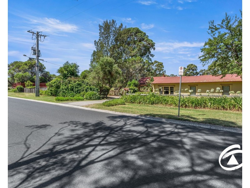 2 Ryan Road, Pakenham VIC 3810