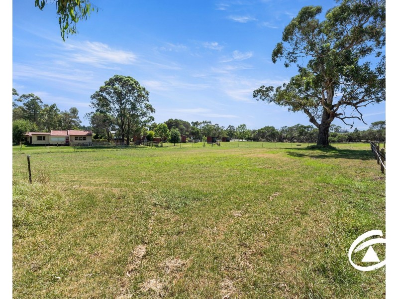 2 Ryan Road, Pakenham VIC 3810