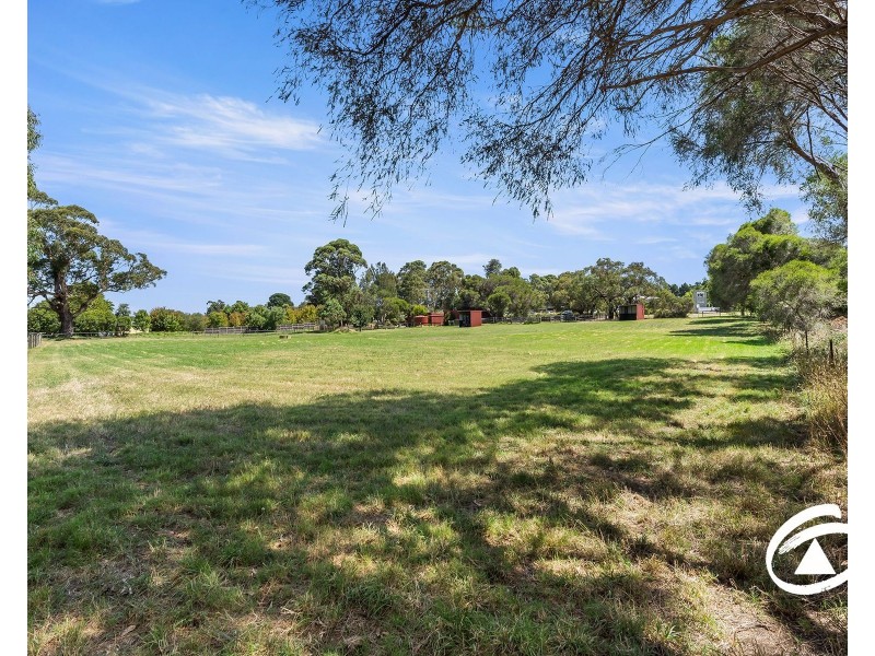 2 Ryan Road, Pakenham VIC 3810