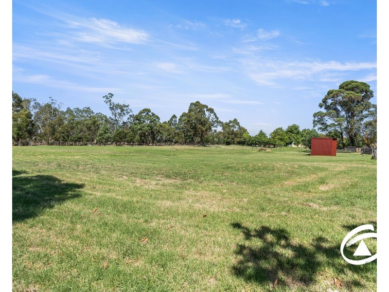 2 Ryan Road, Pakenham VIC 3810