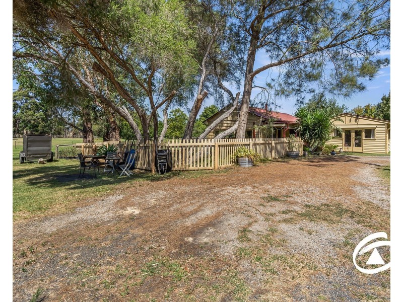2 Ryan Road, Pakenham VIC 3810