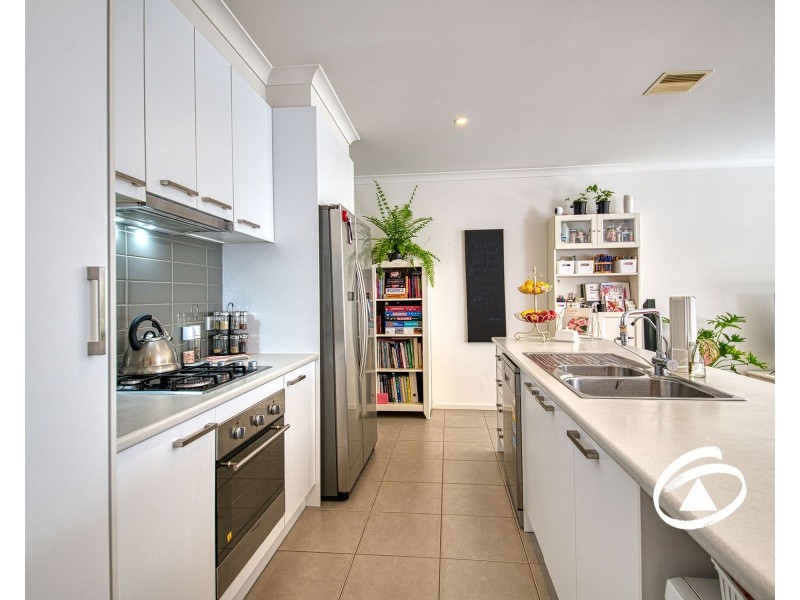 27/23 Atlantic Drive, Pakenham VIC 3810