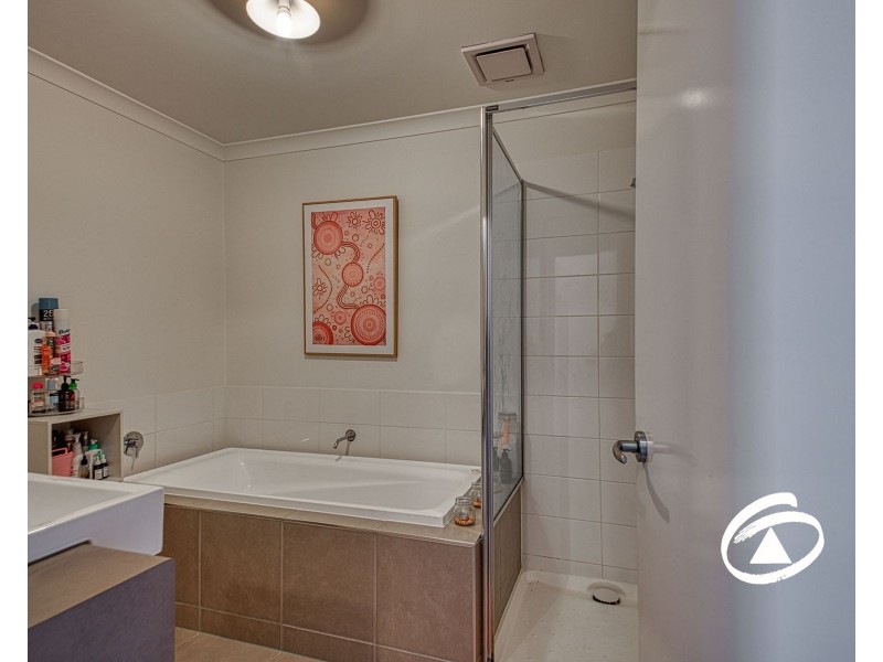 27/23 Atlantic Drive, Pakenham VIC 3810