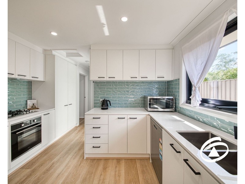 1/3 Albyn Close, Pakenham VIC 3810