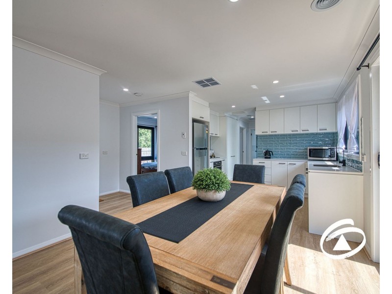 1/3 Albyn Close, Pakenham VIC 3810