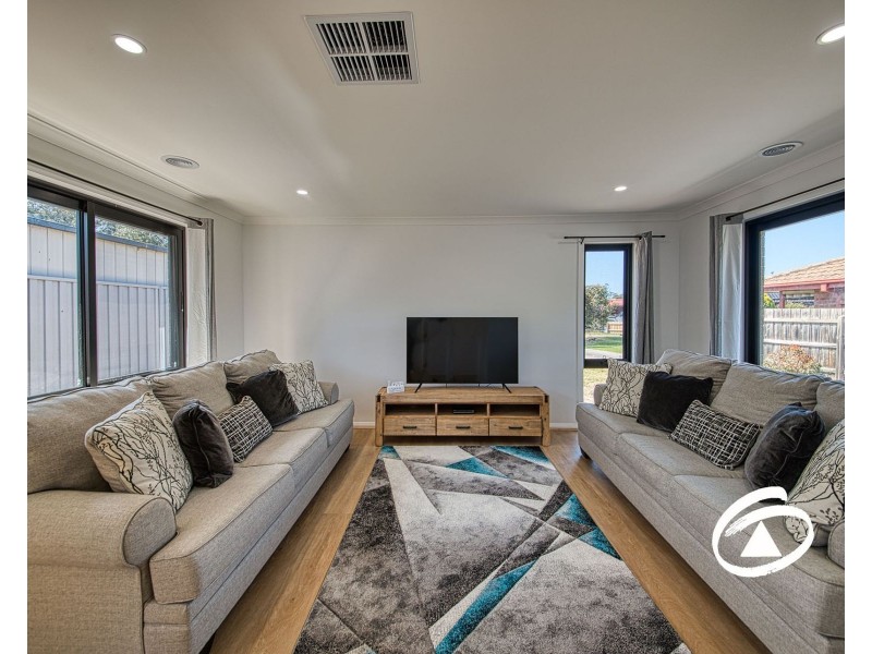 1/3 Albyn Close, Pakenham VIC 3810