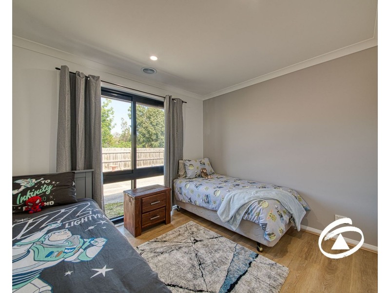 1/3 Albyn Close, Pakenham VIC 3810