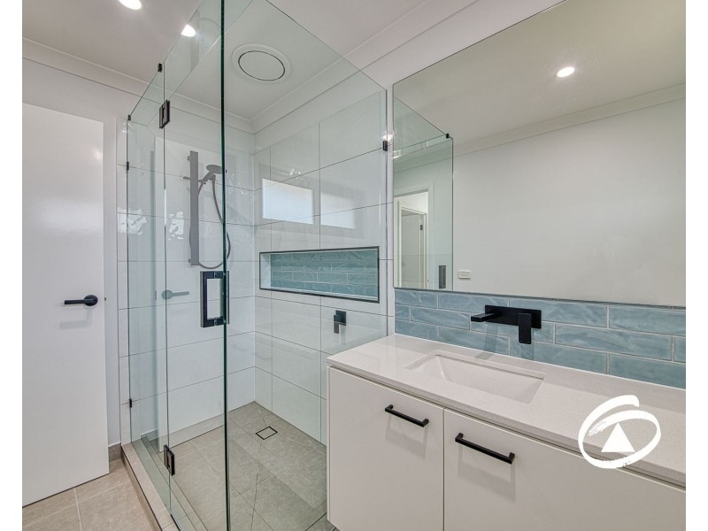 1/3 Albyn Close, Pakenham VIC 3810