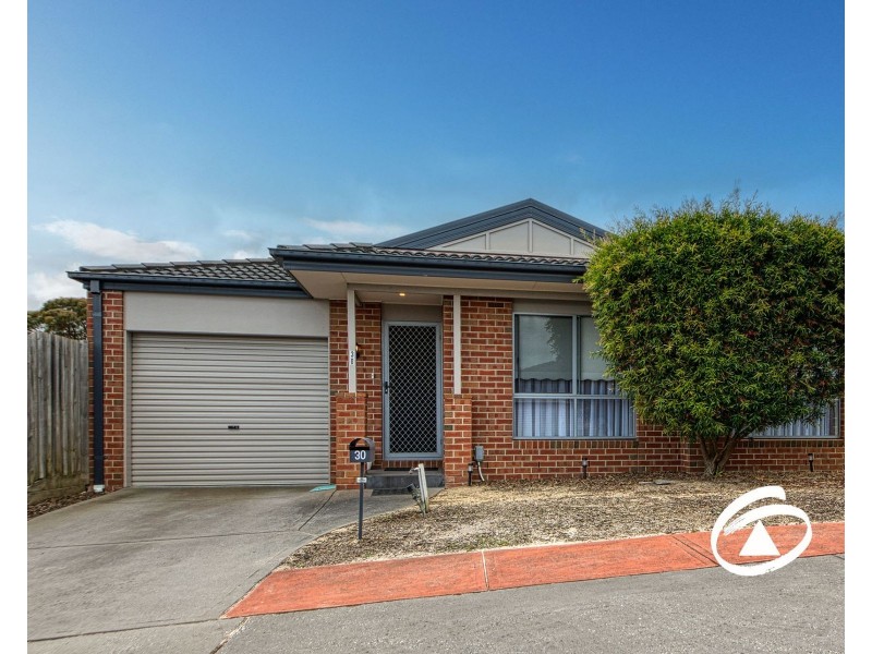 30/11  Hawk Avenue, Pakenham VIC 3810