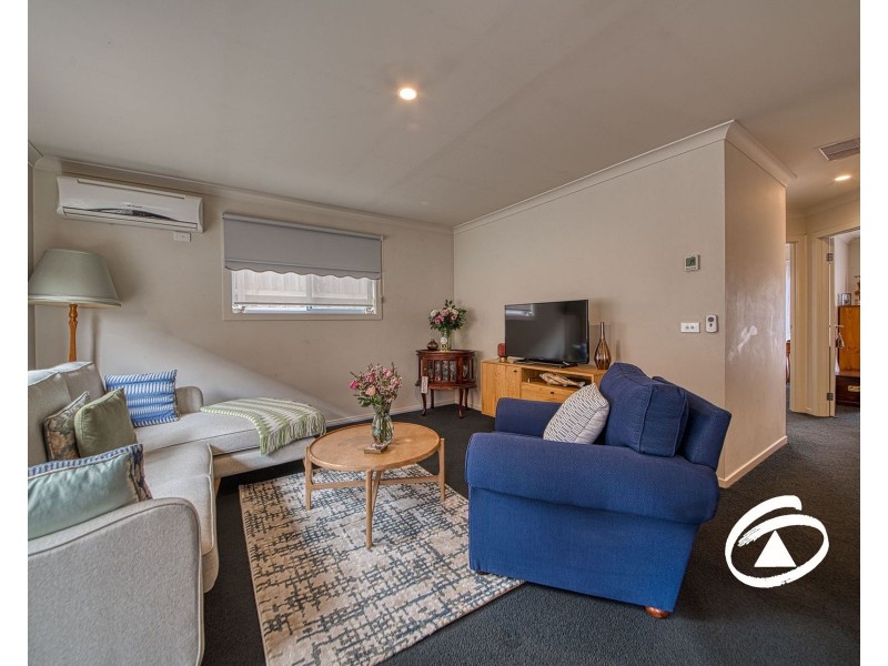 30/11  Hawk Avenue, Pakenham VIC 3810
