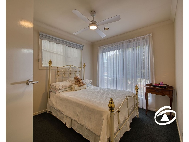 30/11  Hawk Avenue, Pakenham VIC 3810