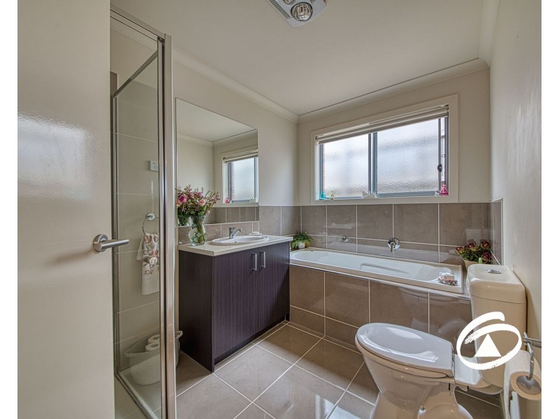 30/11  Hawk Avenue, Pakenham VIC 3810