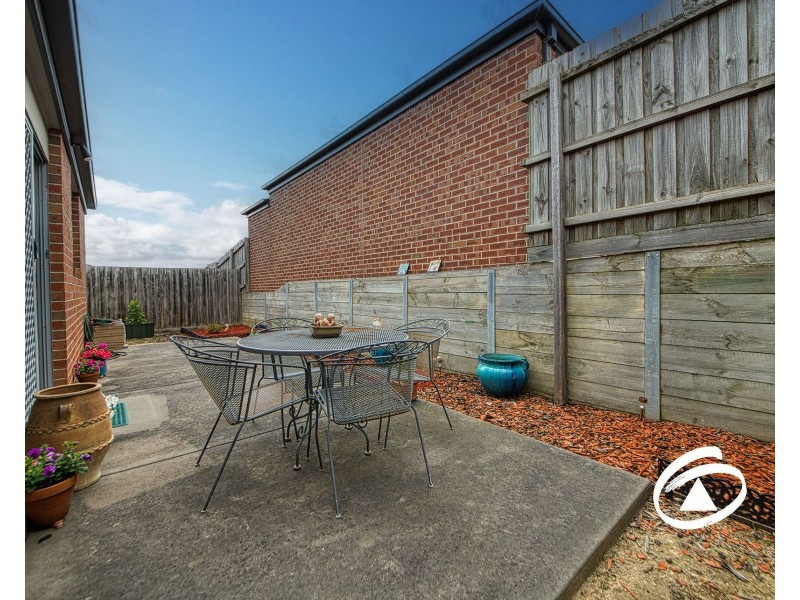 30/11  Hawk Avenue, Pakenham VIC 3810