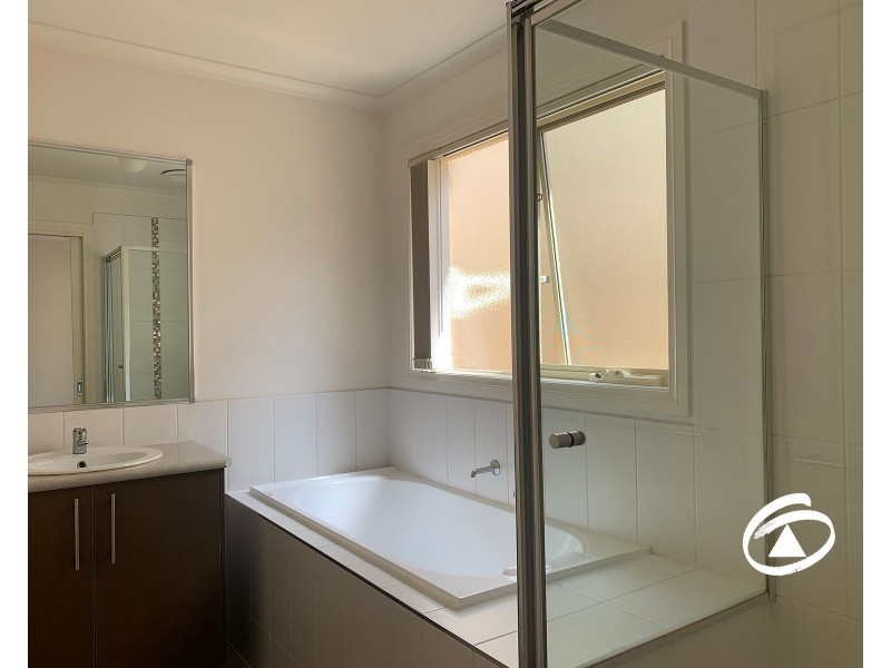 8/40 Army Road, Pakenham VIC 3810