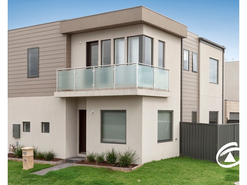 40 Edgeware Close, Pakenham VIC 3810