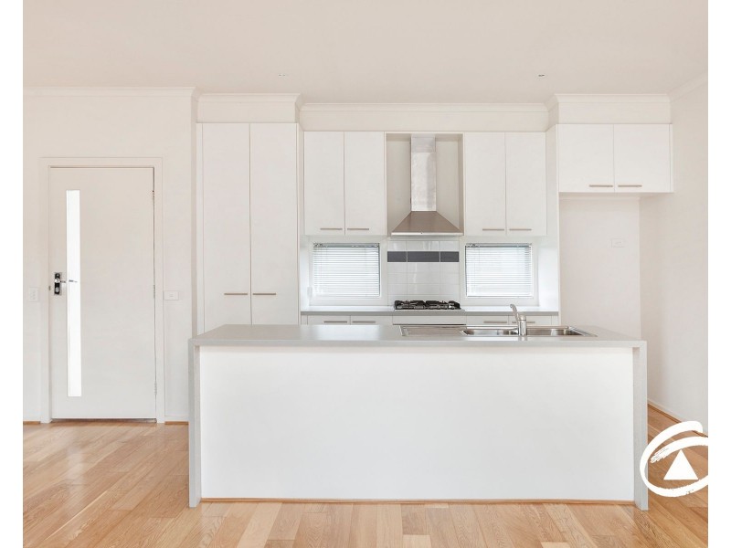 40 Edgeware Close, Pakenham VIC 3810