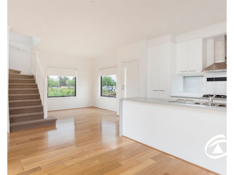 40 Edgeware Close, Pakenham VIC 3810