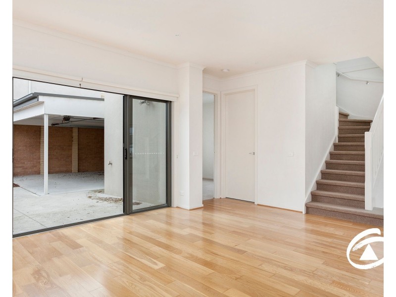 40 Edgeware Close, Pakenham VIC 3810