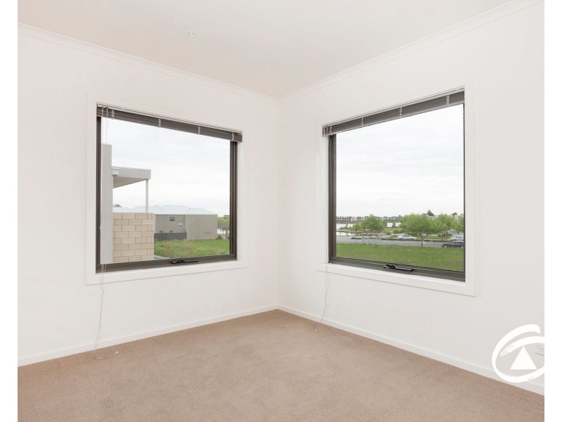 40 Edgeware Close, Pakenham VIC 3810