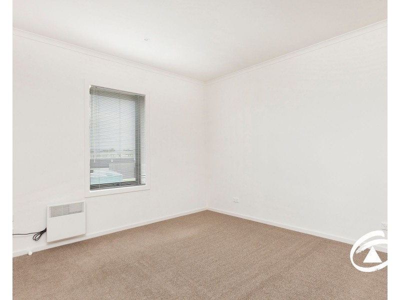 40 Edgeware Close, Pakenham VIC 3810