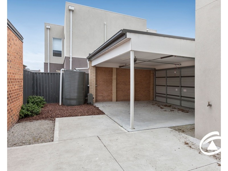 40 Edgeware Close, Pakenham VIC 3810