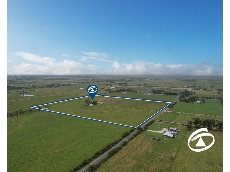 100 Hall Road, Pakenham South VIC 3810