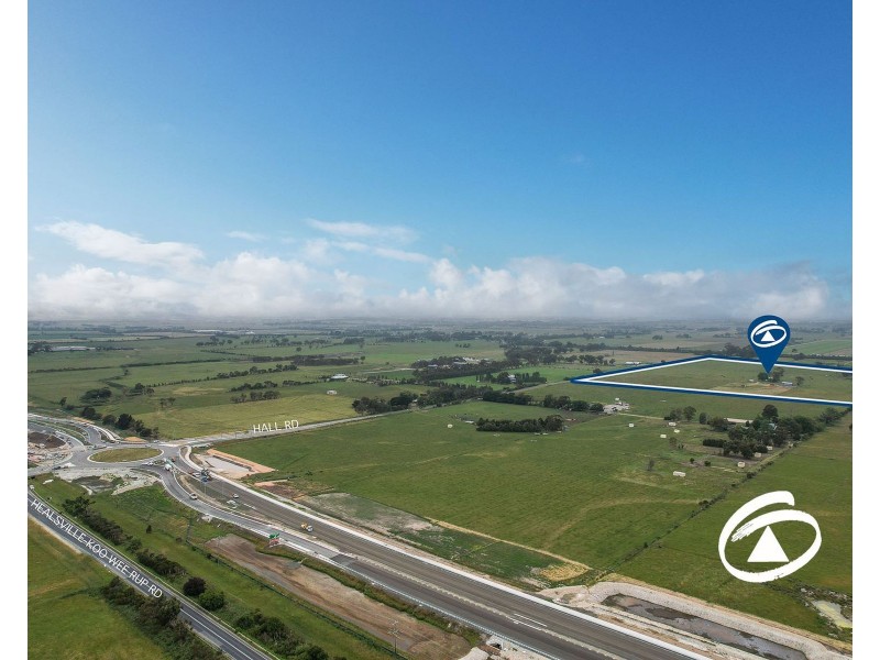 100 Hall Road, Pakenham South VIC 3810