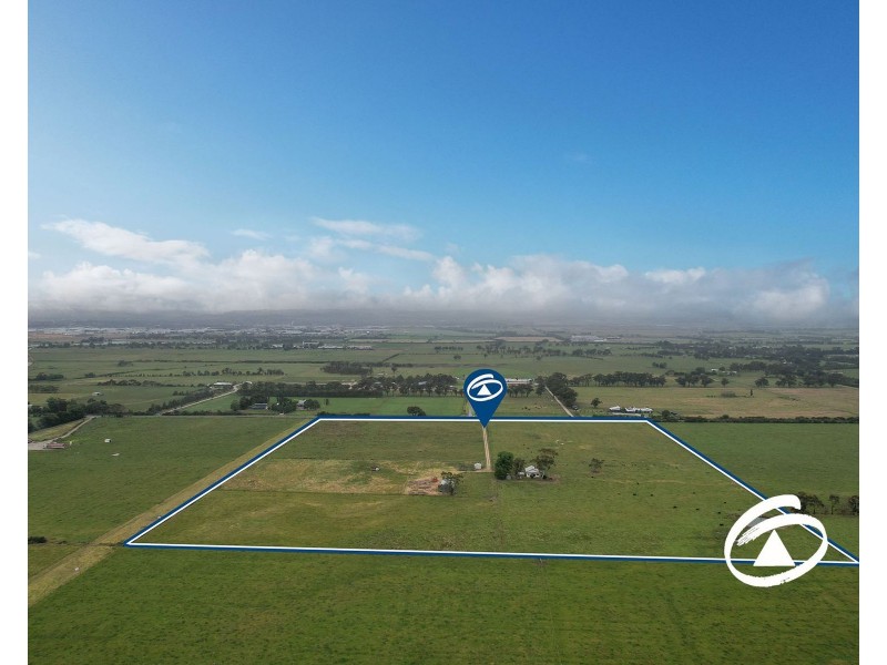 100 Hall Road, Pakenham South VIC 3810