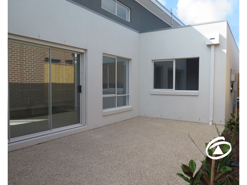 223 Pink Hill Boulevard, Officer VIC 3809