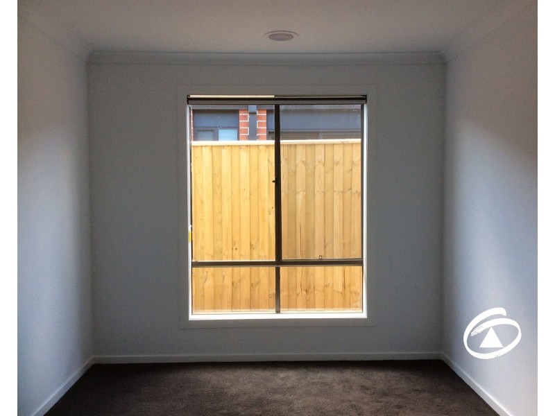 10 Fairywren Street, Pakenham VIC 3810