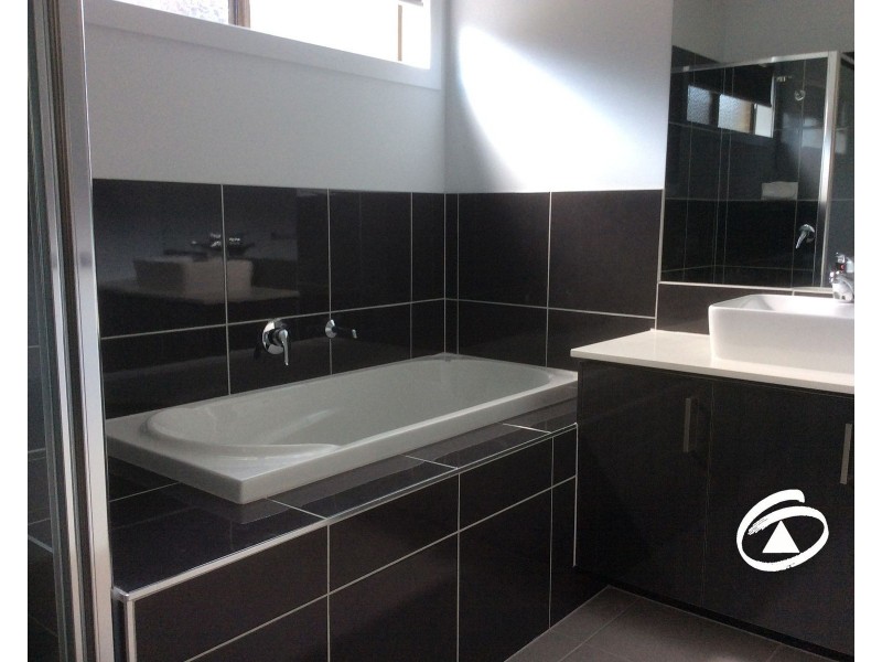 10 Fairywren Street, Pakenham VIC 3810