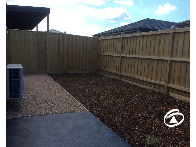 10 Fairywren Street, Pakenham VIC 3810