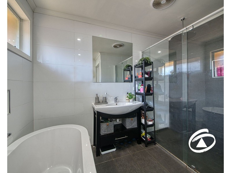 24 Barrington Drive, Pakenham VIC 3810