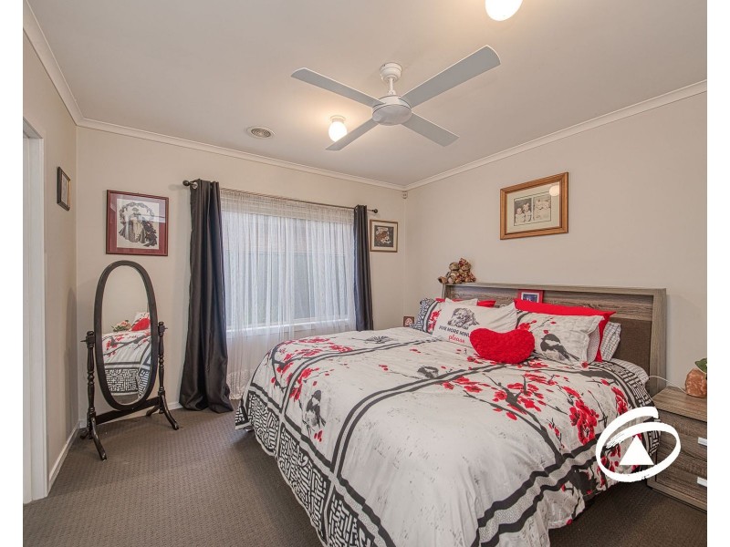 27 Tangelo Terrace, Pakenham VIC 3810