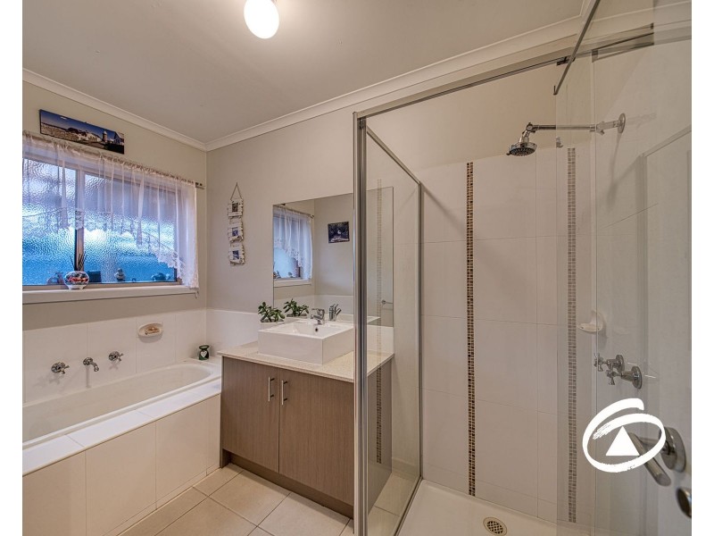 27 Tangelo Terrace, Pakenham VIC 3810