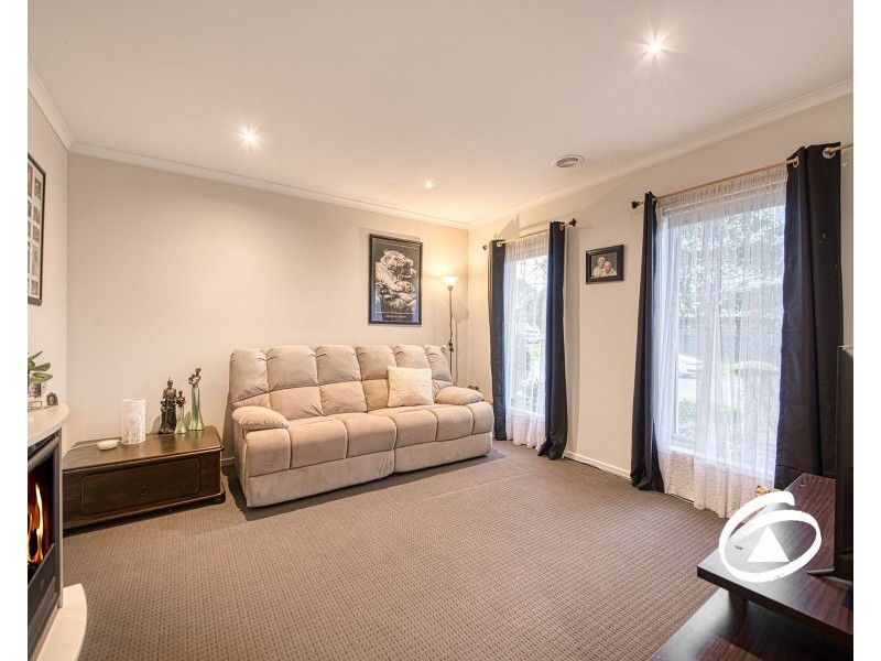 27 Tangelo Terrace, Pakenham VIC 3810