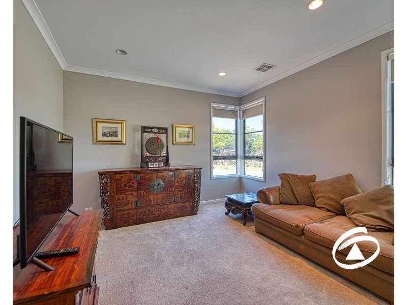 8 Petrel Circuit, Pakenham VIC 3810