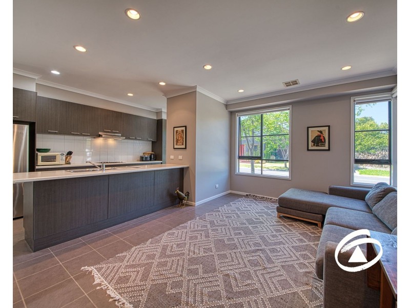 8 Petrel Circuit, Pakenham VIC 3810