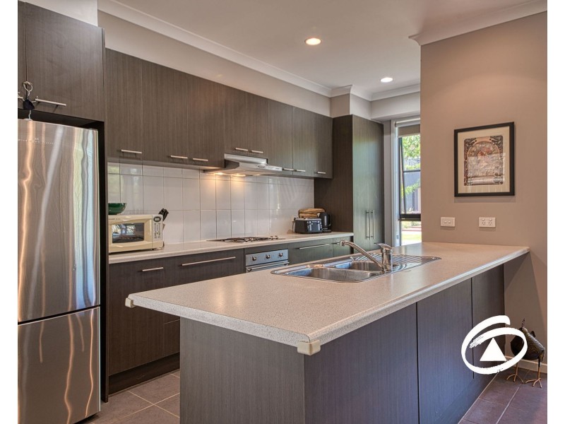 8 Petrel Circuit, Pakenham VIC 3810